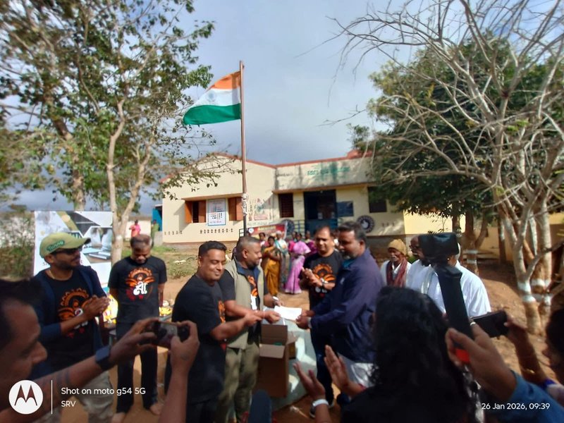 Aarohan CSR – gifts being distributed
